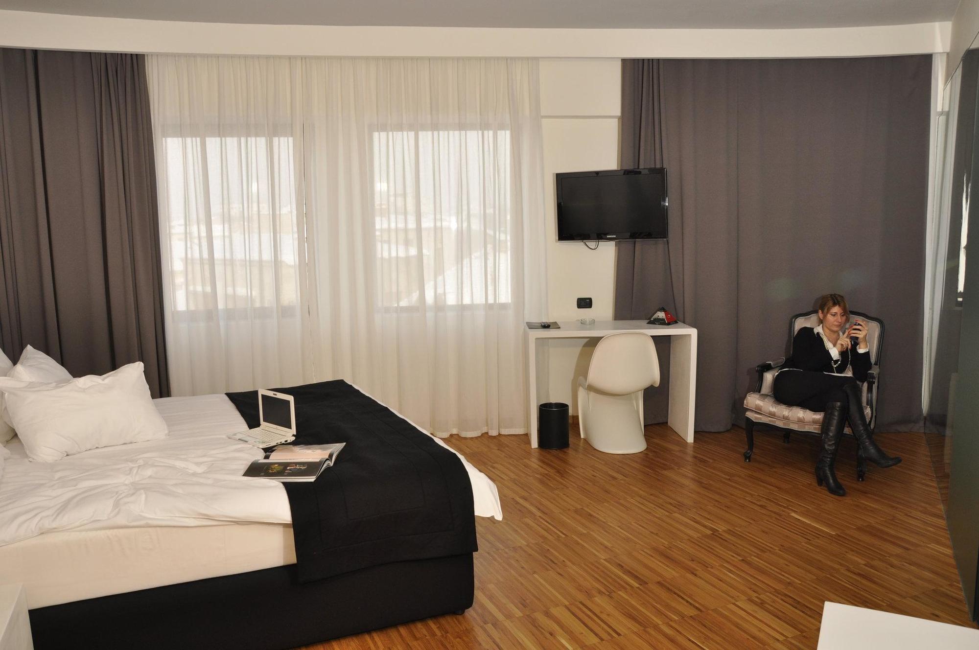Sarroglia Hotel Bucharest Room photo