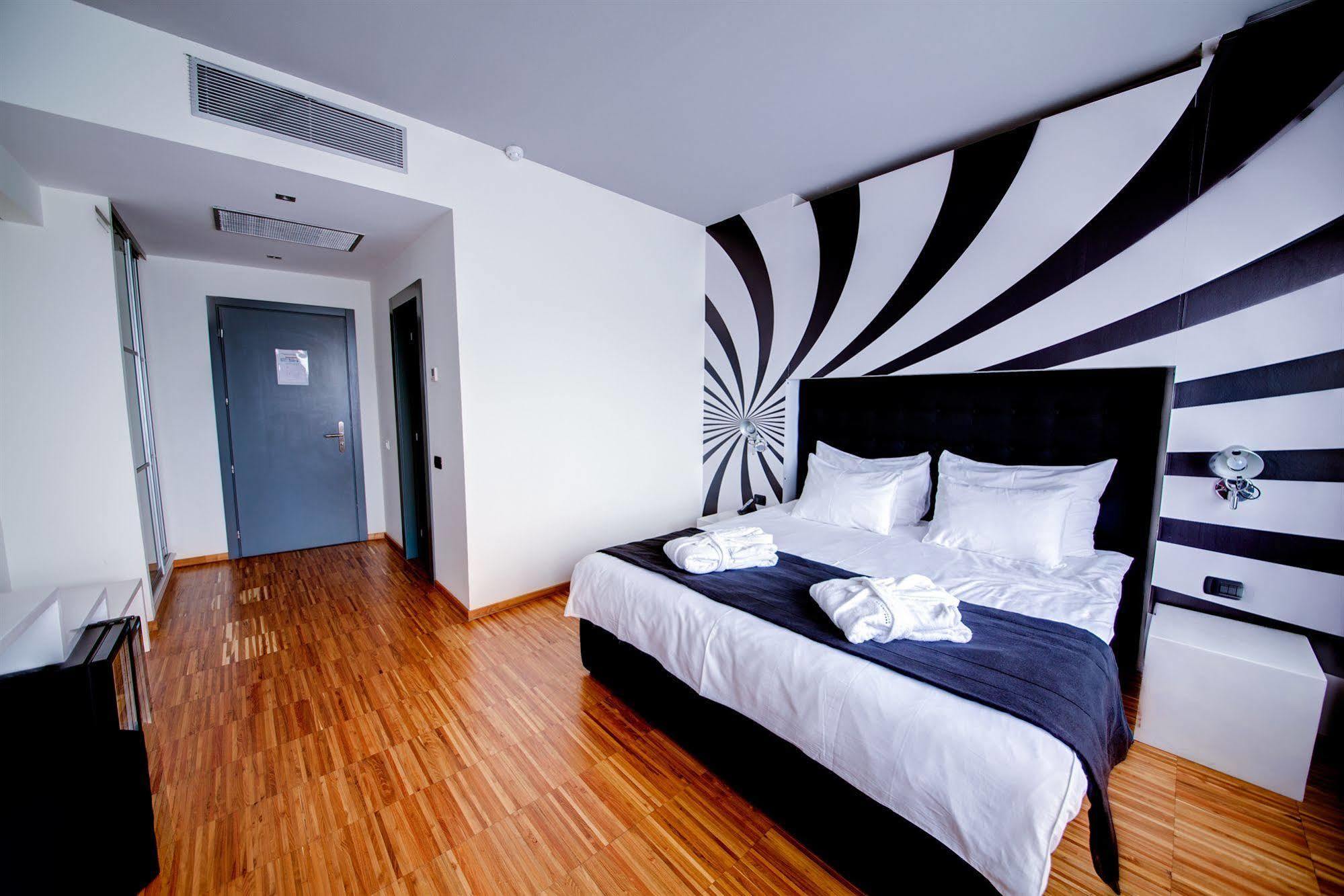 Sarroglia Hotel Bucharest Exterior photo
